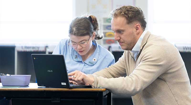 St Canice’s Katoomba teacher assisting student in class