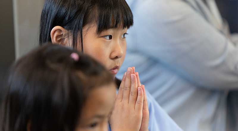 St Canice’s Katoomba students praying