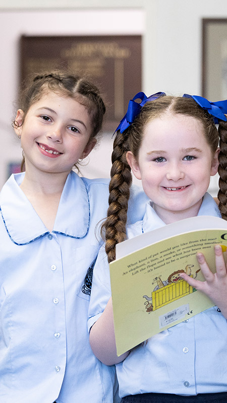 St Canice’s Katoomba student in school library