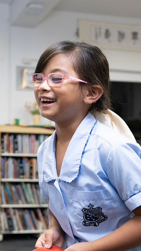 St Canice’s Katoomba student in school library