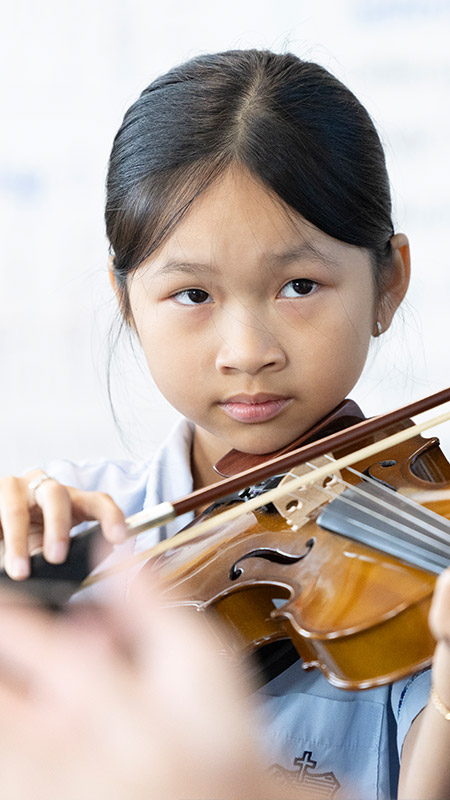 St Canice’s Katoomba students in music class