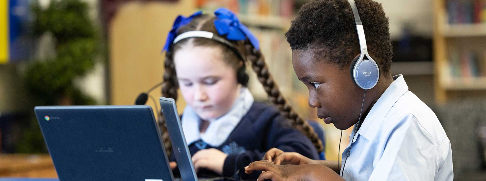 St Canice's Katoomba student using laptop and headphones