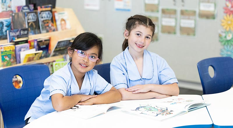 St Canice's Katoomba students in school library